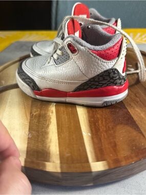 Jordan Air Jordan 3 Retro Kids Sneakers White Red Grey Leather 6C DM0968-160